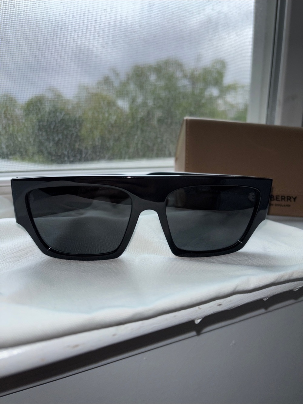Burberry Black Rectangular Sunglasses with Dark Lenses